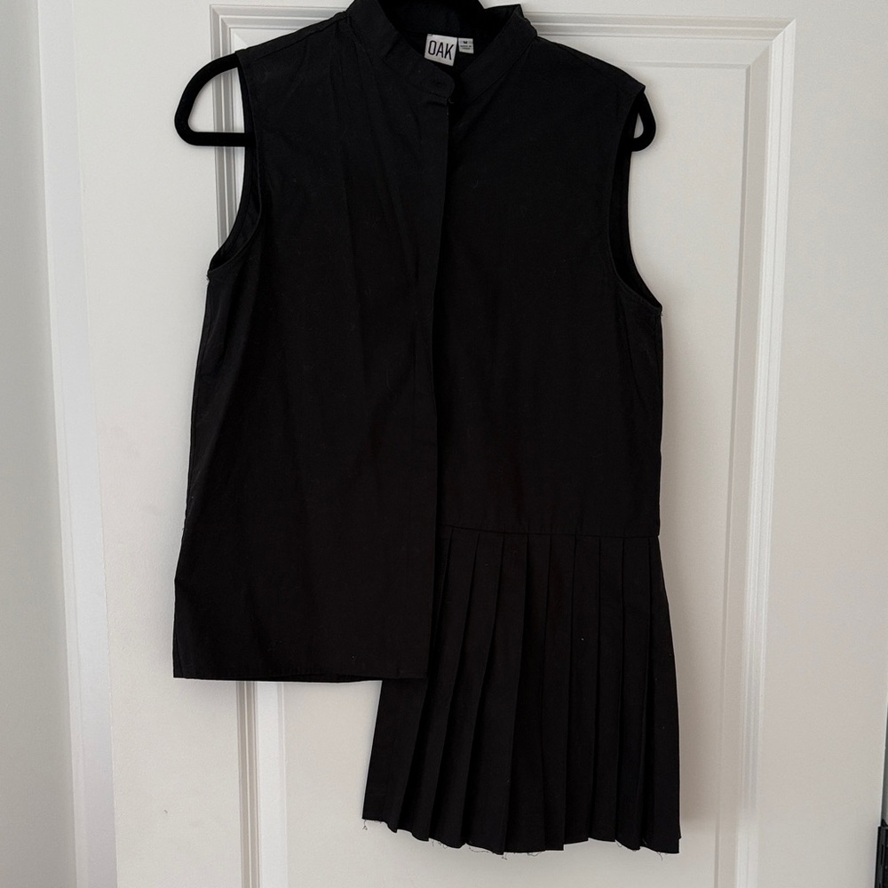 OAK Black Pleated Sleeveless Top